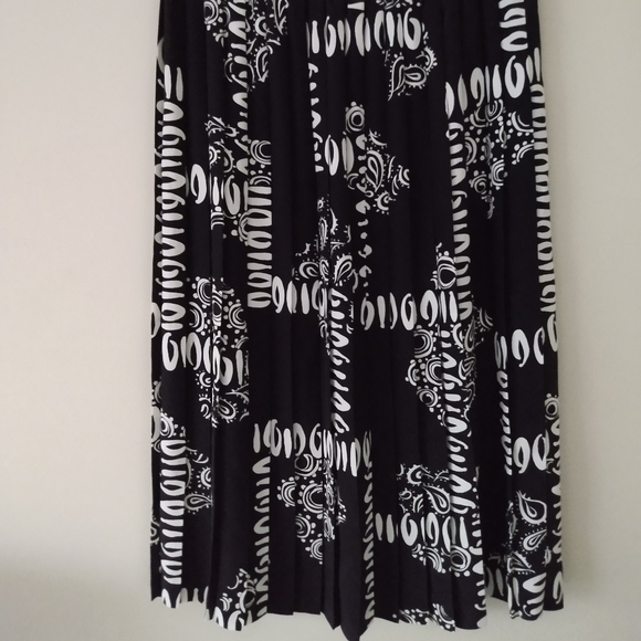 Leslie Fay pleated midi skirt,size 16. - Picture 3 of 10